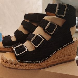 Sandals by Kelsy Dagger size 9 . New. Black.